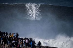 Extreme 100 Foot Big Wave Surfing: Ride Giants! Learn to Surf & Skate: A Beginner's Step-by-Step Guide Extreme 100 Foot Big Wave Surfing: Ride Giants! | Learn to Surf & Skate: A Beginner's Step-by-Step Guide