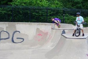 Local: adt Bike & Skate Shop Near Arc de Triomphe Inc. Learn to Surf & Skate: A Beginner's Step-by-Step Guide Local: adt Bike & Skate Shop Near Arc de Triomphe Inc. | Learn to Surf & Skate: A Beginner's Step-by-Step Guide