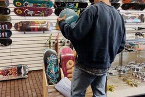 Omaha Skate Shop Guide: Gear, Culture & More Learn to Surf & Skate: A Beginner's Step-by-Step Guide Omaha Skate Shop Guide: Gear, Culture & More | Learn to Surf & Skate: A Beginner's Step-by-Step Guide