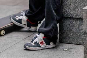 Pro Guide: How to Lace Skate Shoes for Style & Performance | Learn to Surf & Skate: A Beginner's Step-by-Step Guide