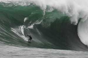 Extreme: Big Wave Surfing Mavericks - Giants Await! Learn to Surf & Skate: A Beginner's Step-by-Step Guide Extreme: Big Wave Surfing Mavericks - Giants Await! | Learn to Surf & Skate: A Beginner's Step-by-Step Guide
