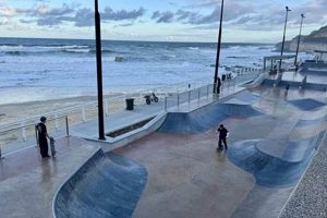 Your Guide to Manhattan Beach Skate Park Fun! | Learn to Surf & Skate: A Beginner's Step-by-Step Guide