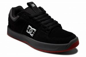 Best Longest Lasting Skate Shoes Guide in 2024 Learn to Surf & Skate: A Beginner's Step-by-Step Guide Best Longest Lasting Skate Shoes Guide in 2024 | Learn to Surf & Skate: A Beginner's Step-by-Step Guide