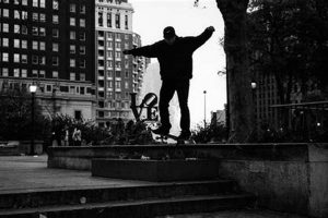 Philly Skate Spot: LOVE Park Philadelphia Skate Scene Learn to Surf & Skate: A Beginner's Step-by-Step Guide Philly Skate Spot: LOVE Park Philadelphia Skate Scene | Learn to Surf & Skate: A Beginner's Step-by-Step Guide